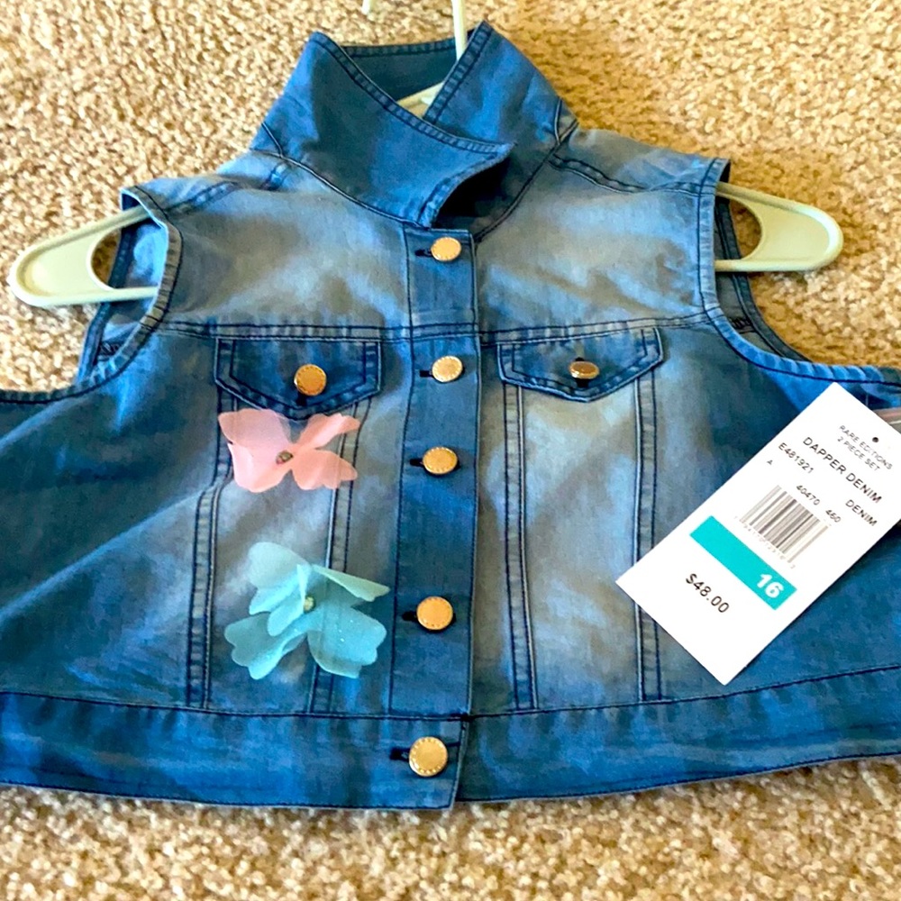 This is a really pretty cute jacket top.